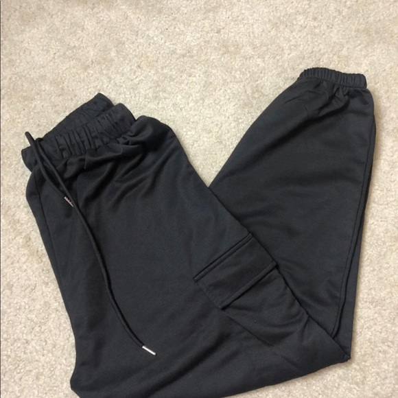 <SOLD> Black Drawstring Hoodie & Sweatpants - Picture 5 of 5